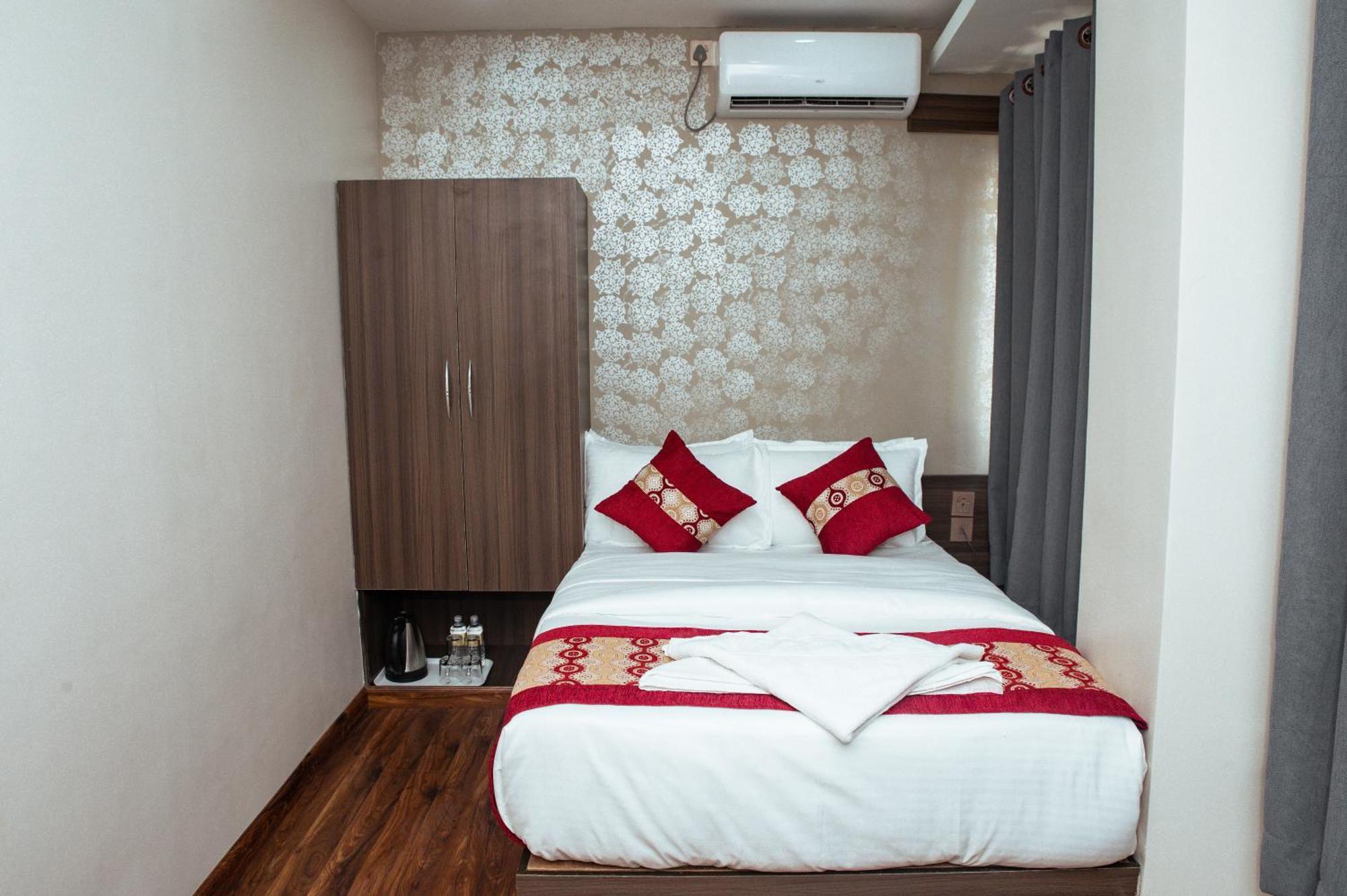 Kusum Airport Hotel Katmandu Eksteriør billede